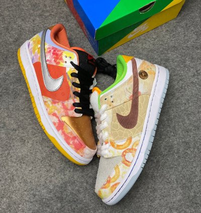 Nike SB Dunk Low Street Hawker
