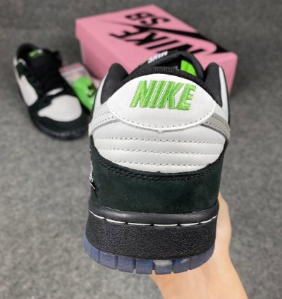 Nike SB Dunk Low Staple Panda Pigeon