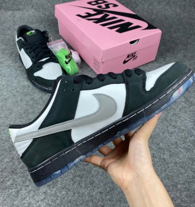 Nike SB Dunk Low Staple Panda Pigeon