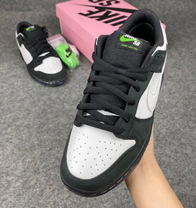 Nike SB Dunk Low Staple Panda Pigeon