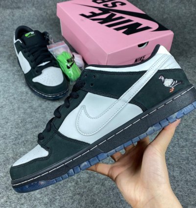 Nike SB Dunk Low Staple Panda Pigeon
