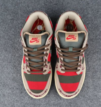 Nike SB Dunk Low Freddy Krueger