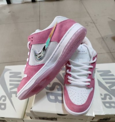 Nike SB Dunk Low April Skateboards Pink