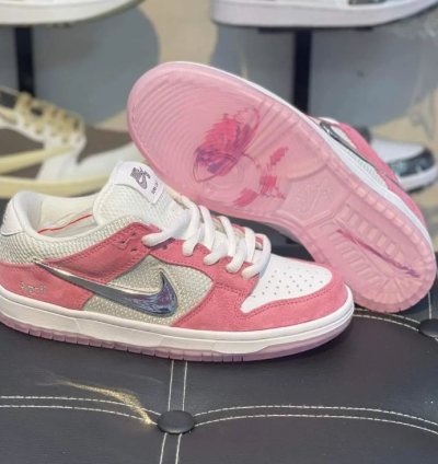 Nike SB Dunk Low April Skateboards Pink