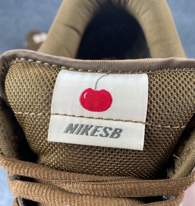 Nike SB Dunk Low Stussy Cherry