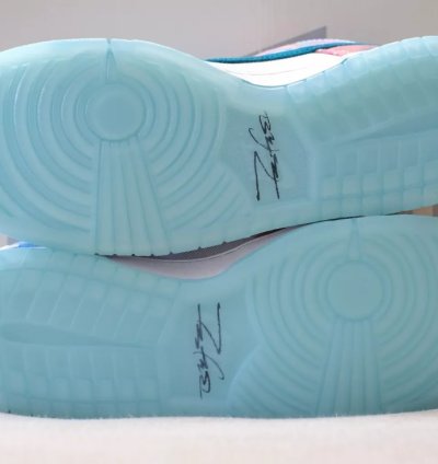 Nike SB Dunk Low Futura Laboratories Bleached Aqua