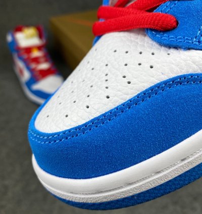 Nike SB Dunk High Doraemon