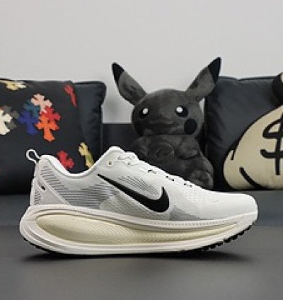 NIKE AIR ZOOM VOMERO 18 HM6803-101