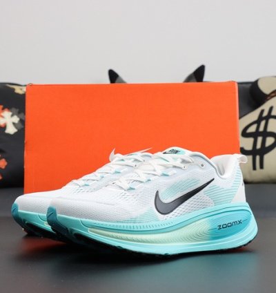 NIKE AIR ZOOM VOMERO 18 HM6803-103