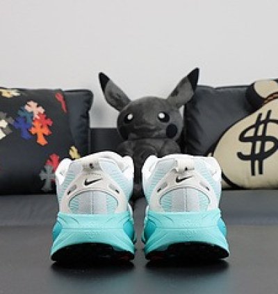 NIKE AIR ZOOM VOMERO 18 HM6803-103