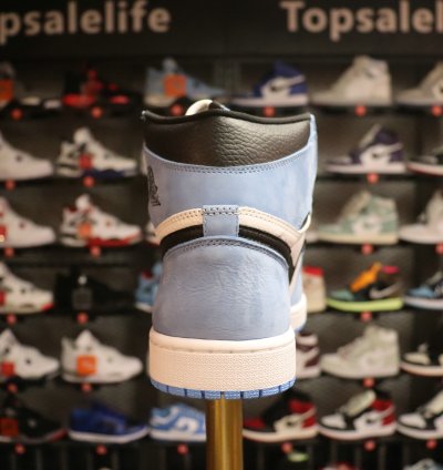 Air Jordan 1 Retro High OG 'University Blue'