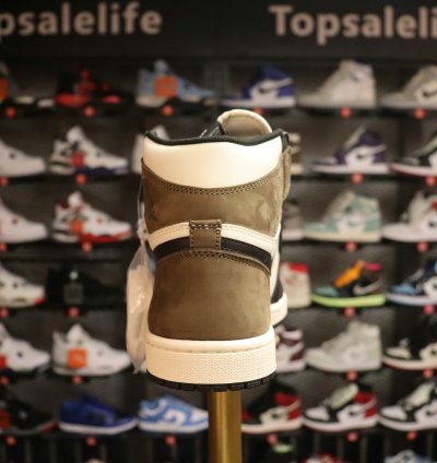 Air Jordan 1 Retro High OG 'Dark Mocha'