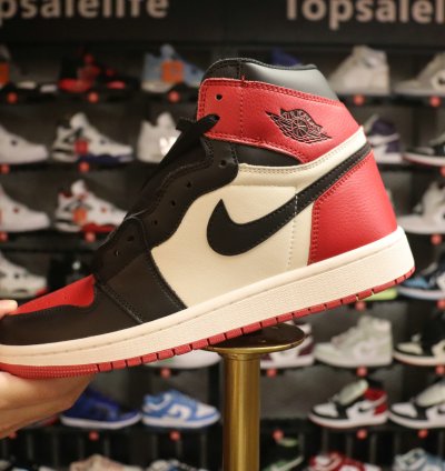 Air Jordan 1 Retro High OG 'Bred Toe'