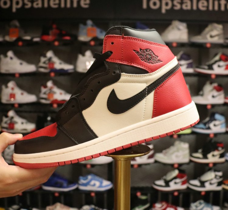 Air Jordan 1 Retro High OG 'Bred Toe'