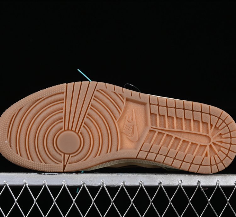 Voodoo AJ1 DZ7292-100