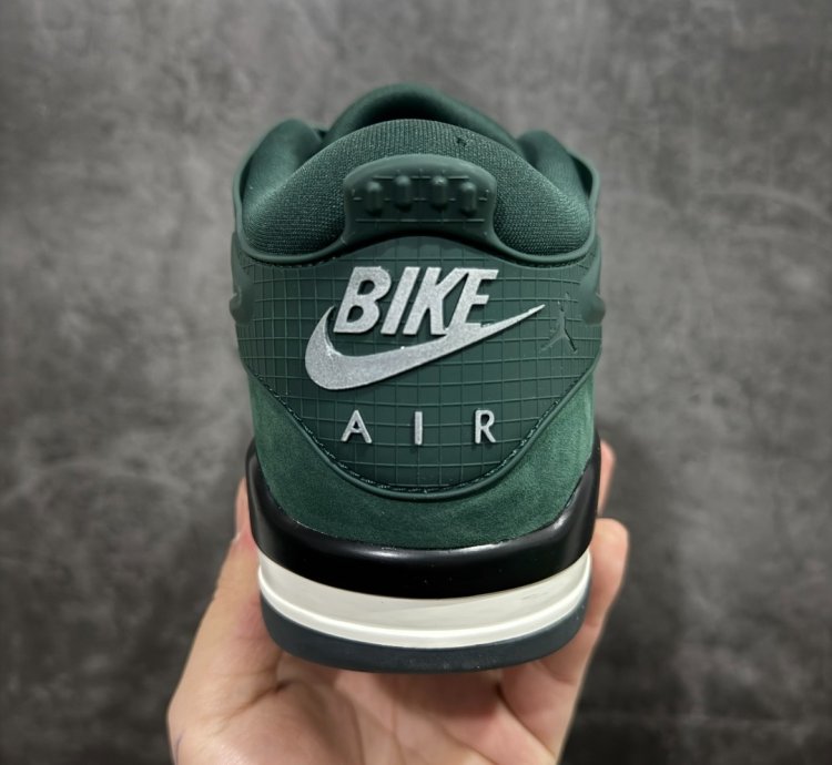 Air Jordan AJ4 RM Q7939-101