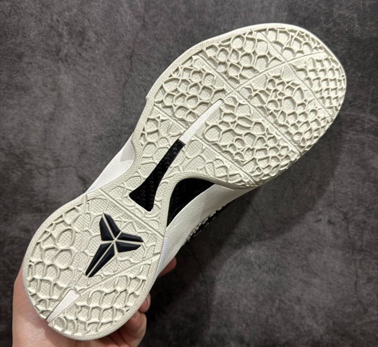 NK Zoom KOBE 6 FQ3546-100