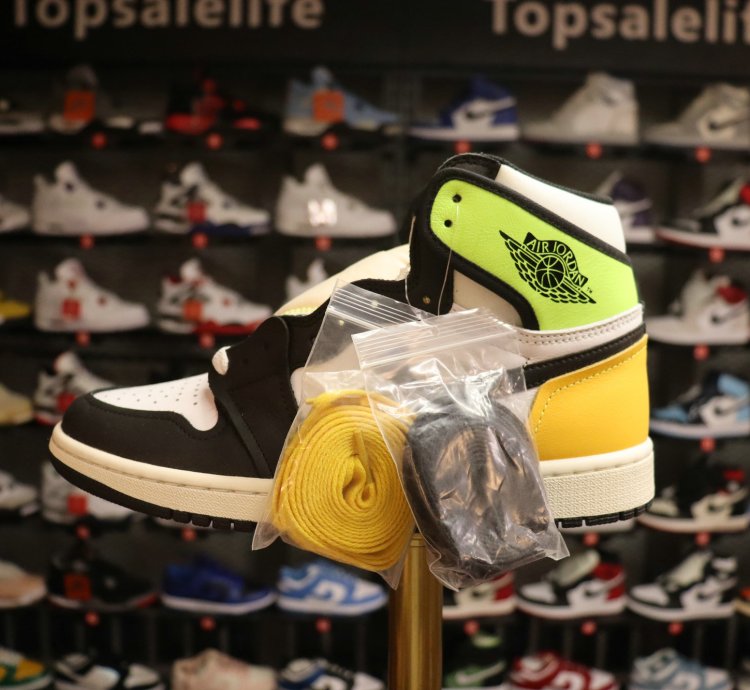 Nike Air Jordan 1 Retro High White Black Volt University Gold
