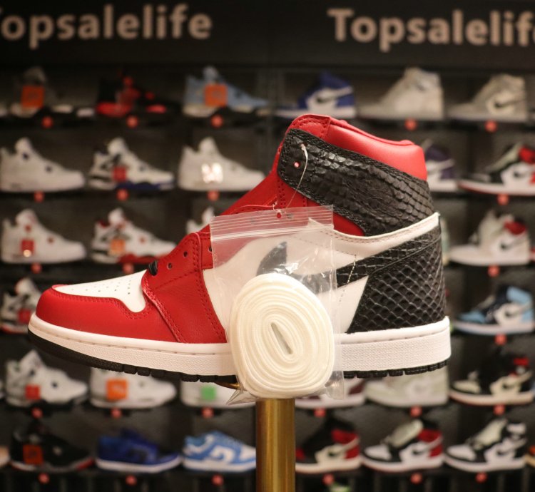 Nike Air Jordan 1 Retro High OG 'Satin Red' CD0461-601