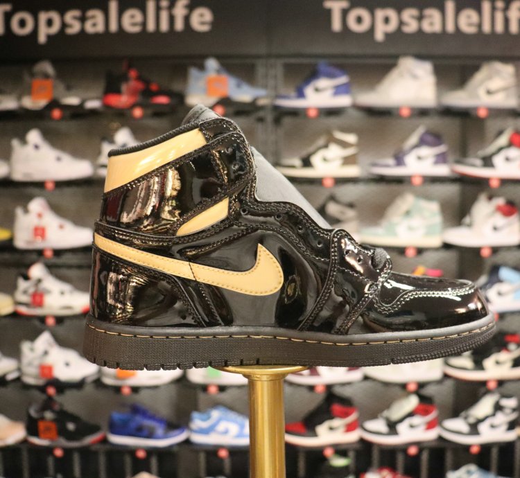 Nike Air Jordan 1 Retro High OG 'Black Metallic Gold' 555088-032
