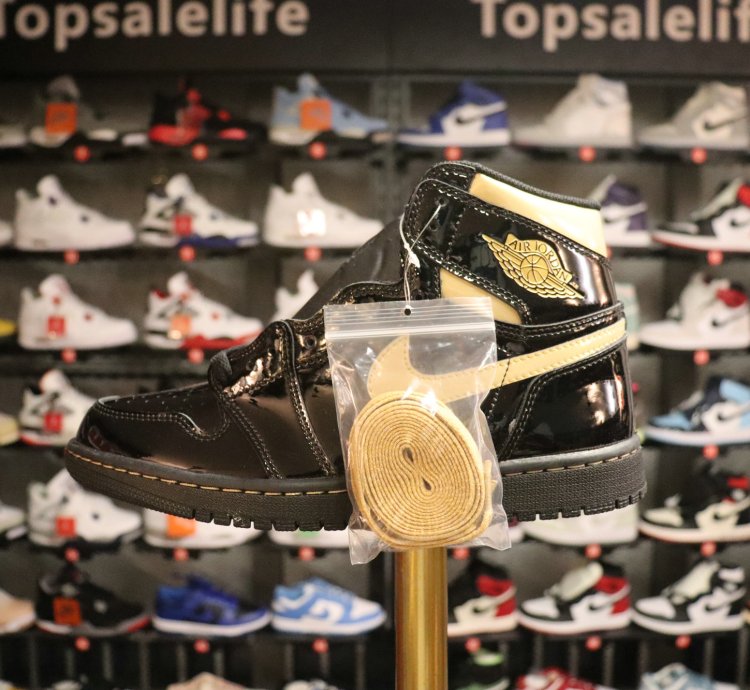 Nike Air Jordan 1 Retro High OG 'Black Metallic Gold' 555088-032