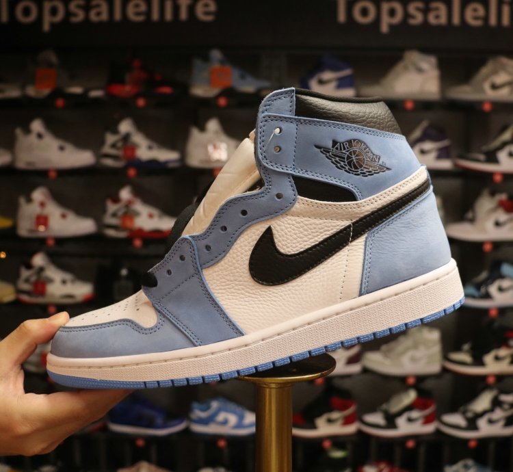 Nike Air Jordan 1 Retro High OG 'University Blue' 555088-134