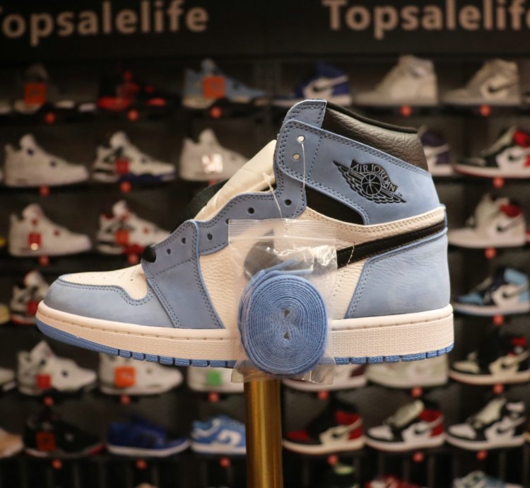 Nike Air Jordan 1 Retro High OG 'University Blue' 555088-134