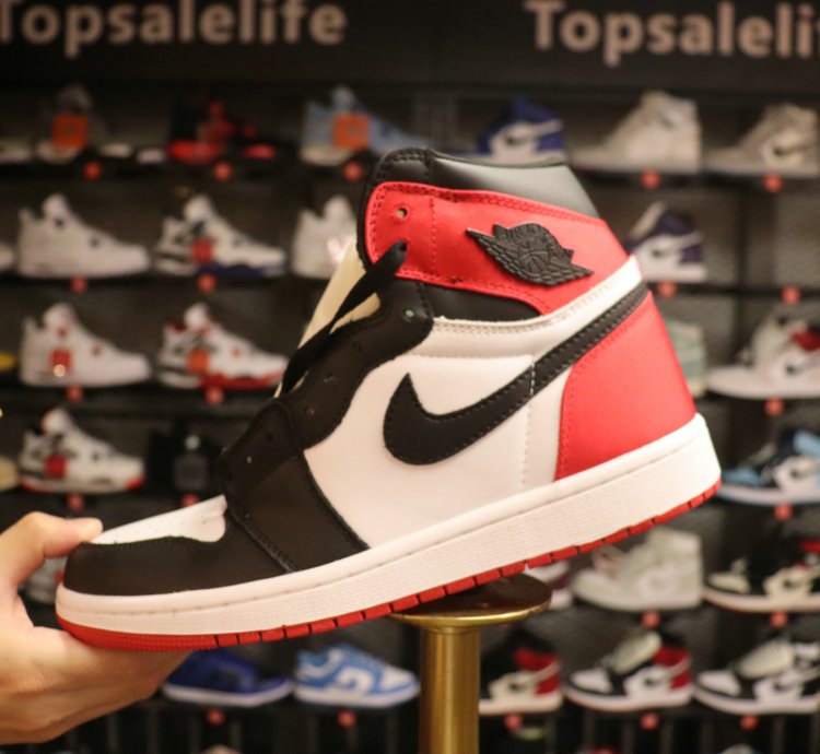 Air Jordan 1 Retro High 'Satin Black Toe' CD0461-016