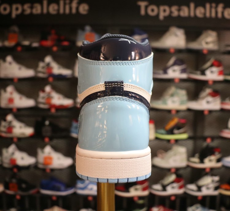 Air Jordan 1 Retro High OG 'Blue Chill' CD0461-401