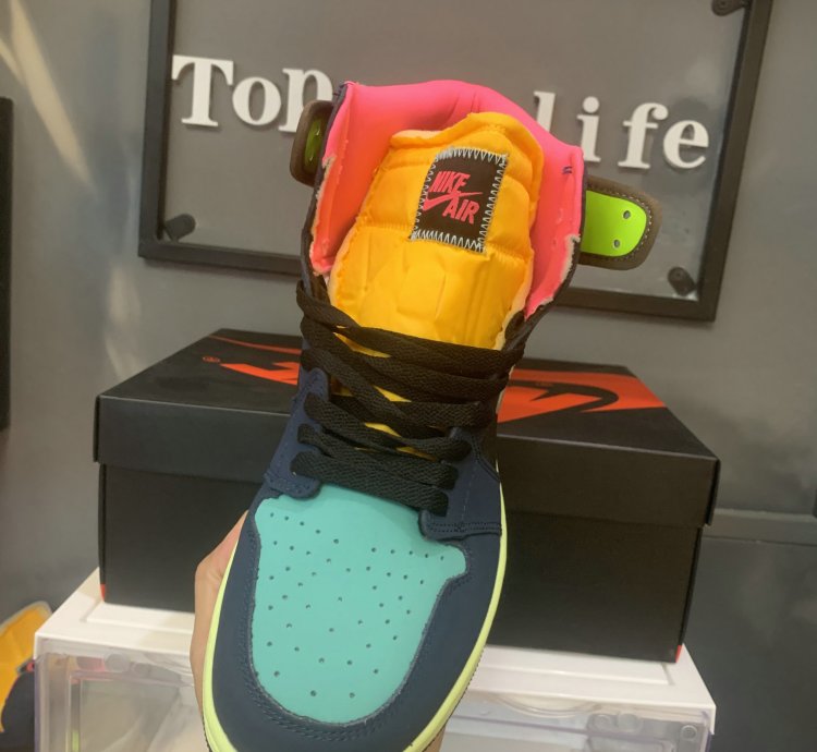 Air Jordan 1 Retro High 'Tokyo Bio Hack' 555088-201