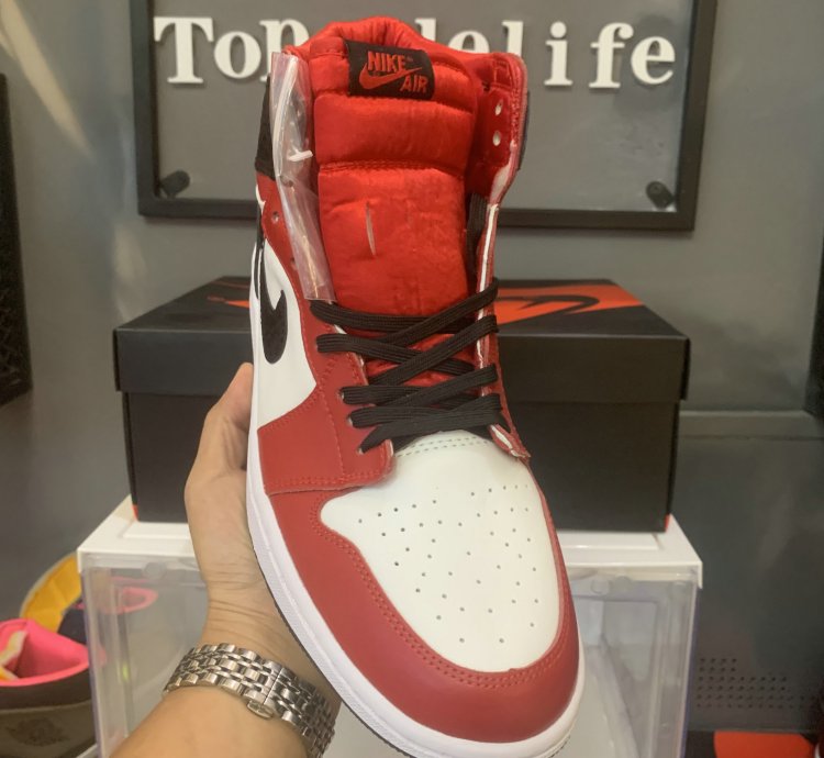 Air Jordan 1 Retro High OG 'Satin Red' CD0461-601