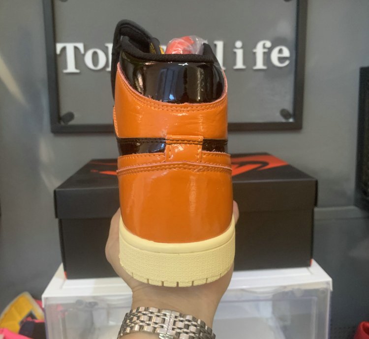 Air Jordan 1 Retro High OG 'Shattered Backboard 3.0' 555088-028