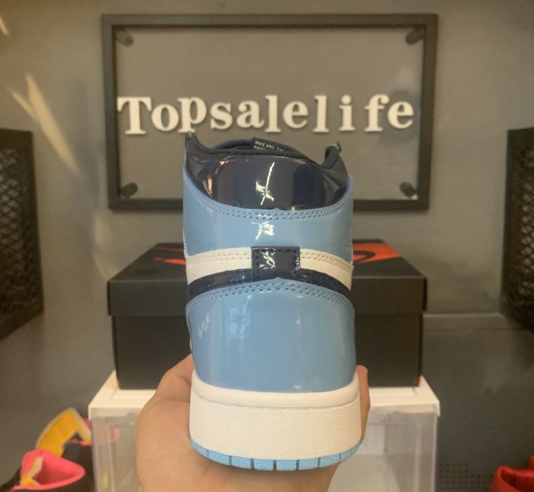 Air Jordan 1 Retro High OG 'Blue Chill' CD0461-401