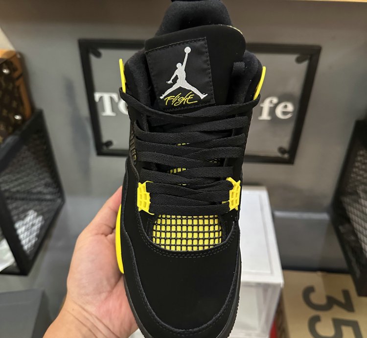 Jordan 4 Retro Thunder (2023) DH6927-017