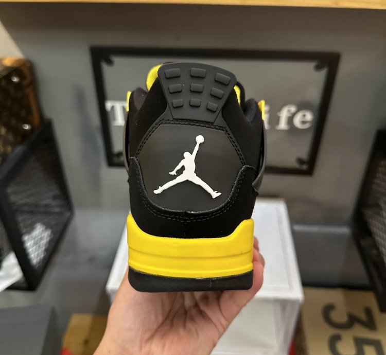 Jordan 4 Retro Thunder (2023) DH6927-017