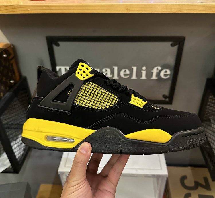 Jordan 4 Retro Thunder (2023) DH6927-017