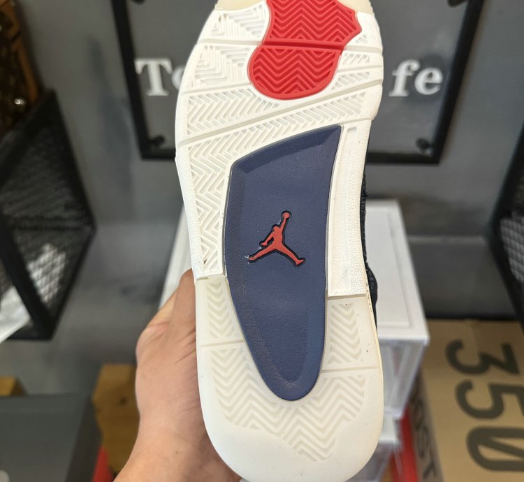 Jordan 4 Retro SE Sashiko CW0898-400