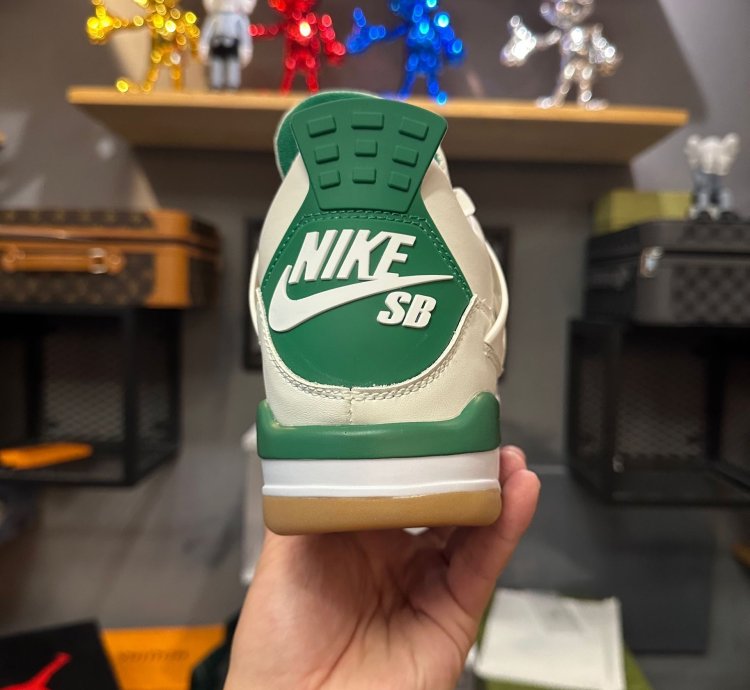 Jordan 4 Retro SB Pine Green DR5415-103