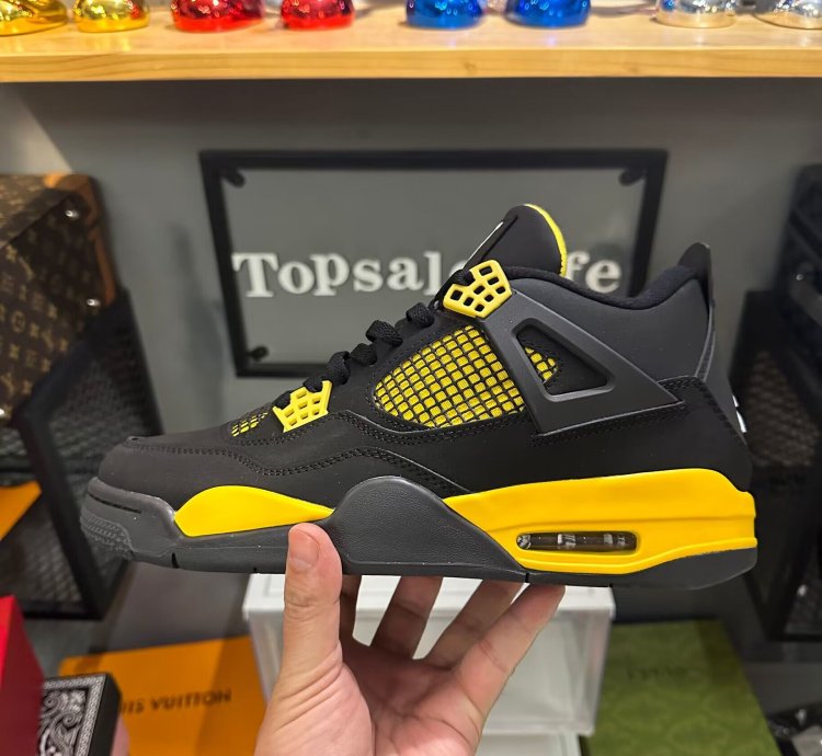 Jordan 4 Retro Thunder (2012) 308497-008