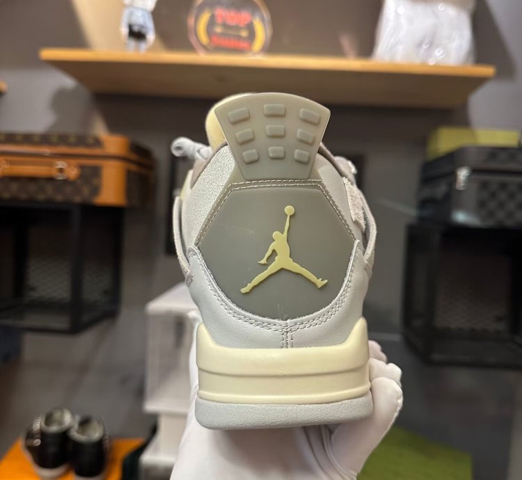 Air Jordan 4 Retro SE Craft Photon Dust DV3742-021