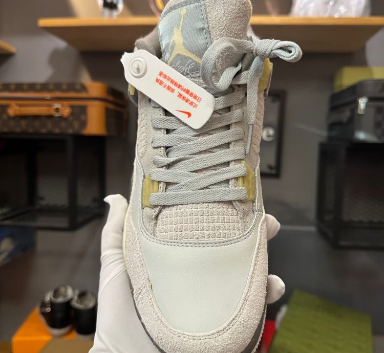 Air Jordan 4 Retro SE Craft Photon Dust DV3742-021