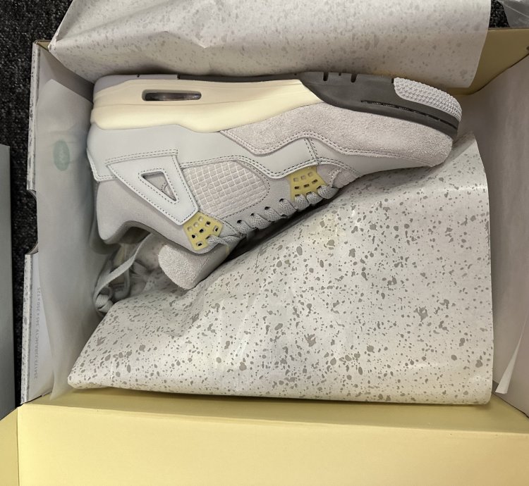 Air Jordan 4 Retro SE Craft Photon Dust DV3742-021