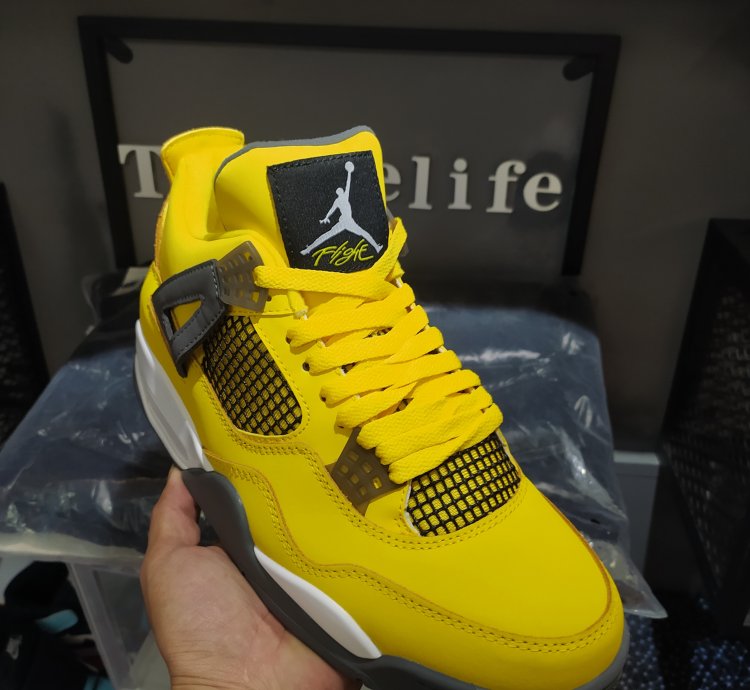 Jordan 4 Retro Lightning (2021) CT8527-700