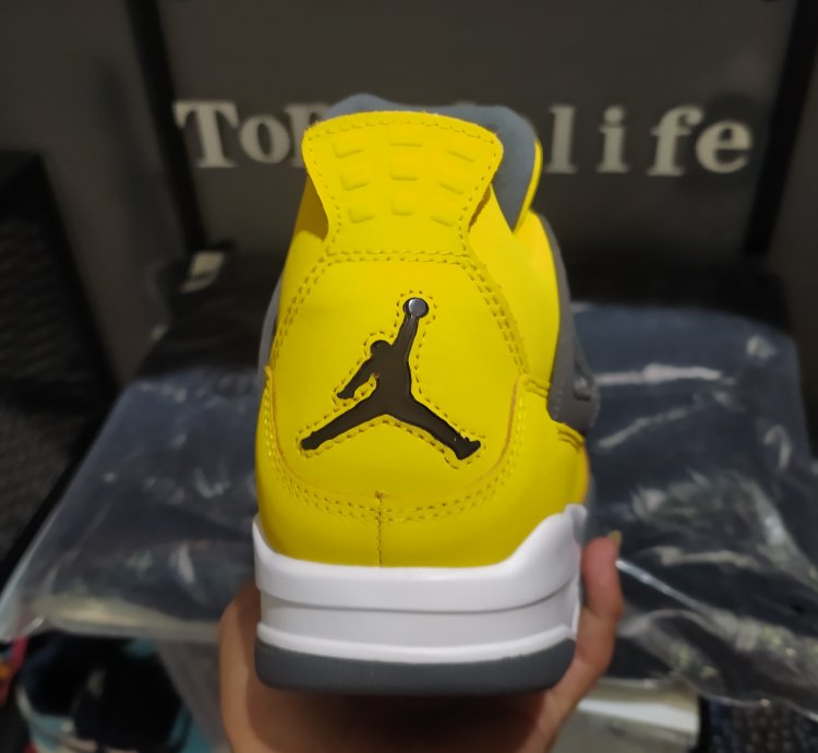Jordan 4 Retro Lightning (2021) CT8527-700