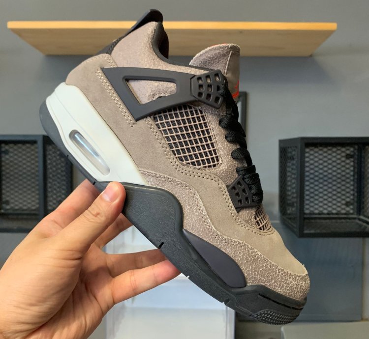 Jordan 4 Retro Taupe Haze DB0732-200