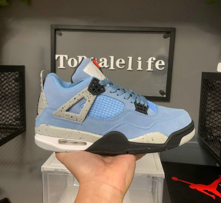 Jordan 4 Retro University Blue CT8527-400