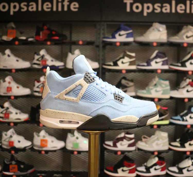 Jordan 4 Retro University Blue CT8527-400
