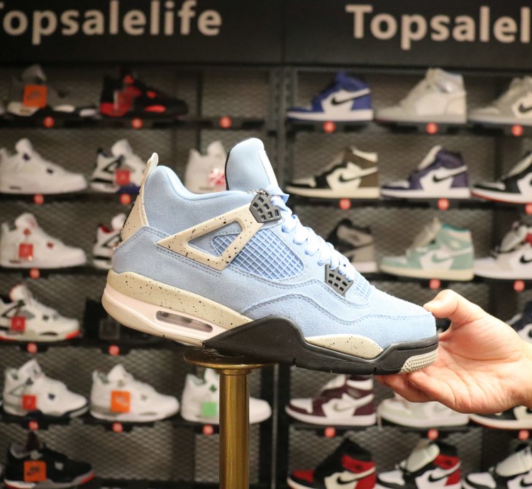 Jordan 4 Retro University Blue CT8527-400