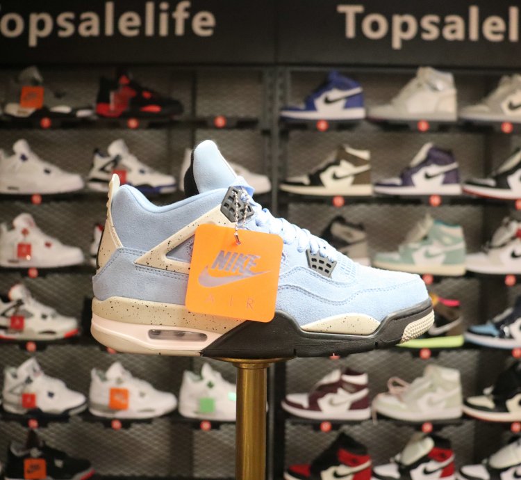 Jordan 4 Retro University Blue CT8527-400