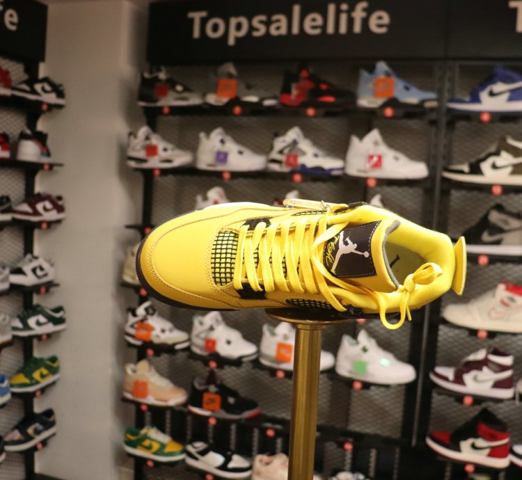 Jordan 4 Retro Lightning (2021) CT8527-700